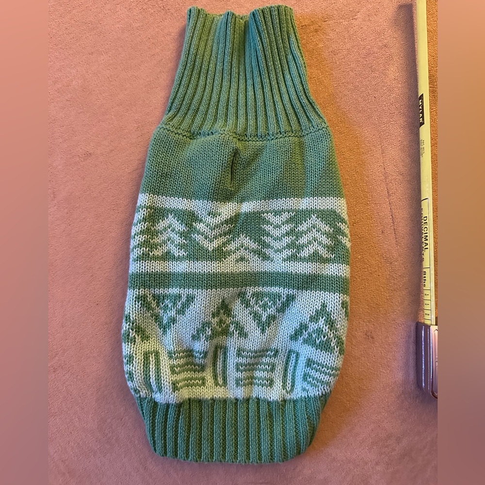 Cat sweater with turtle neck, brand new, tried on too small for my cat. XS.